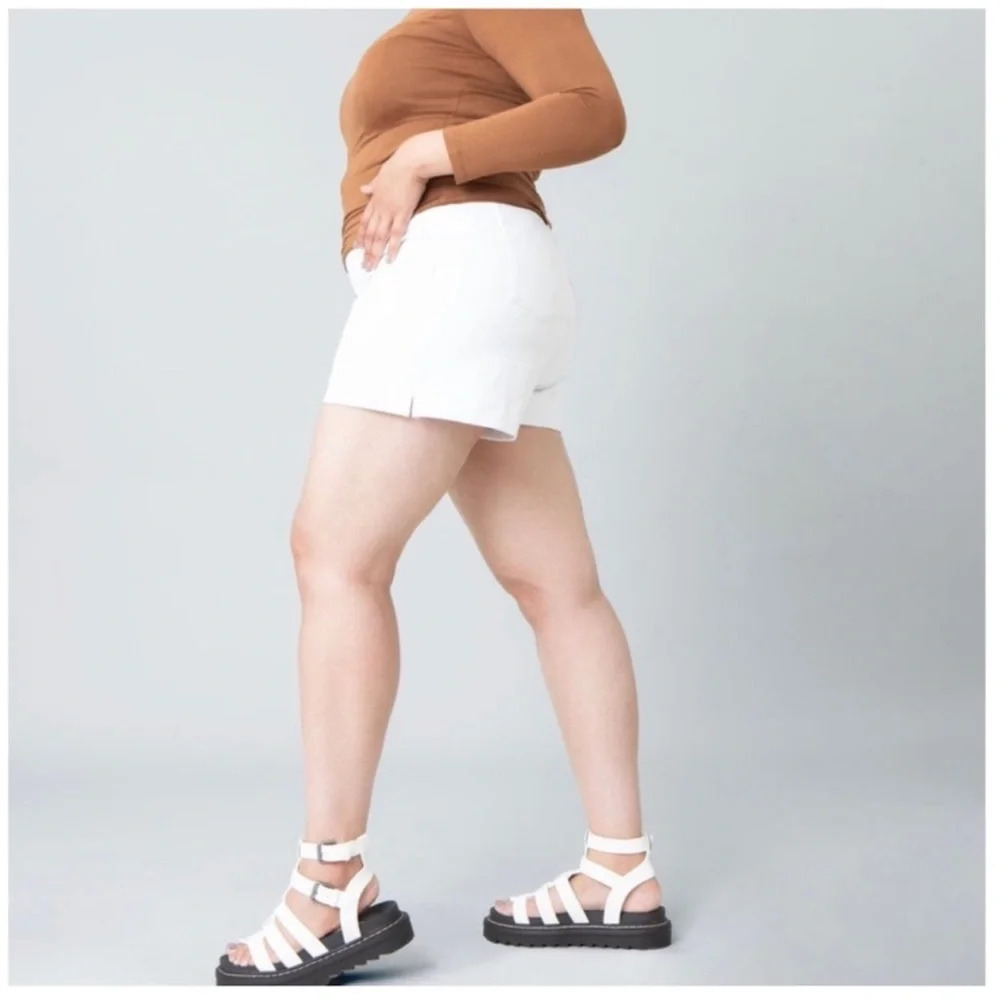 SPANX On The Go Polished 6” White Stretch High Rise Shorts Size XL NWT
